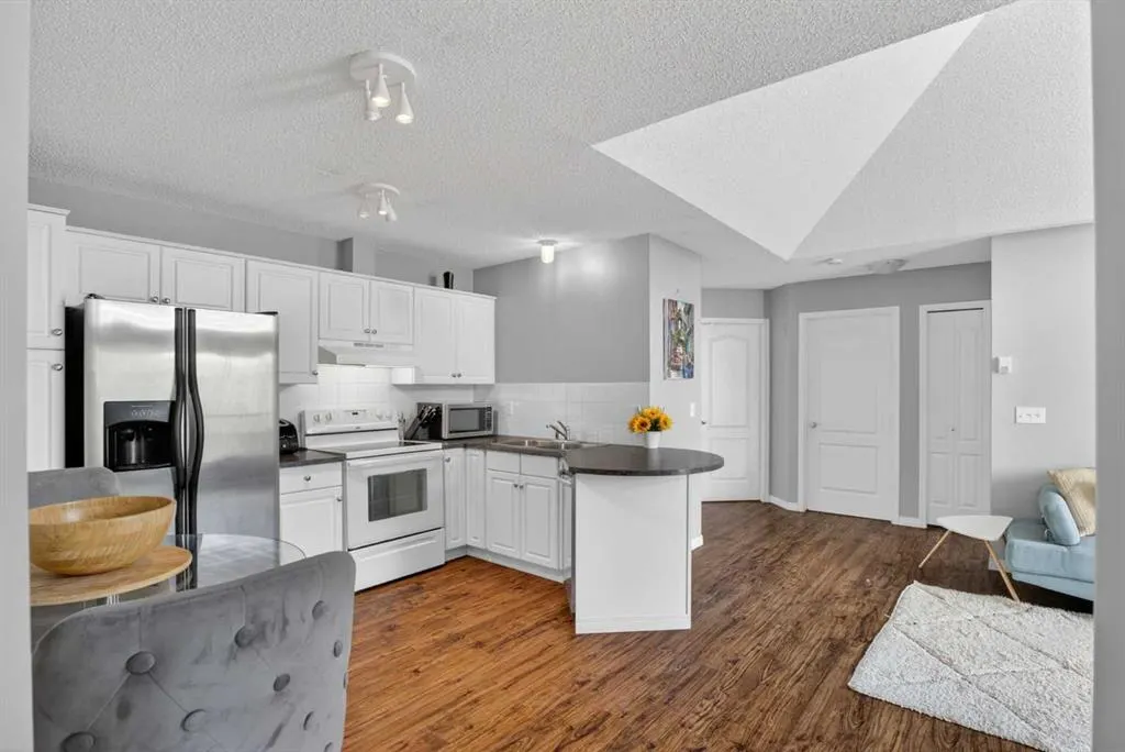 10 Sierra Morena Mews SW #418