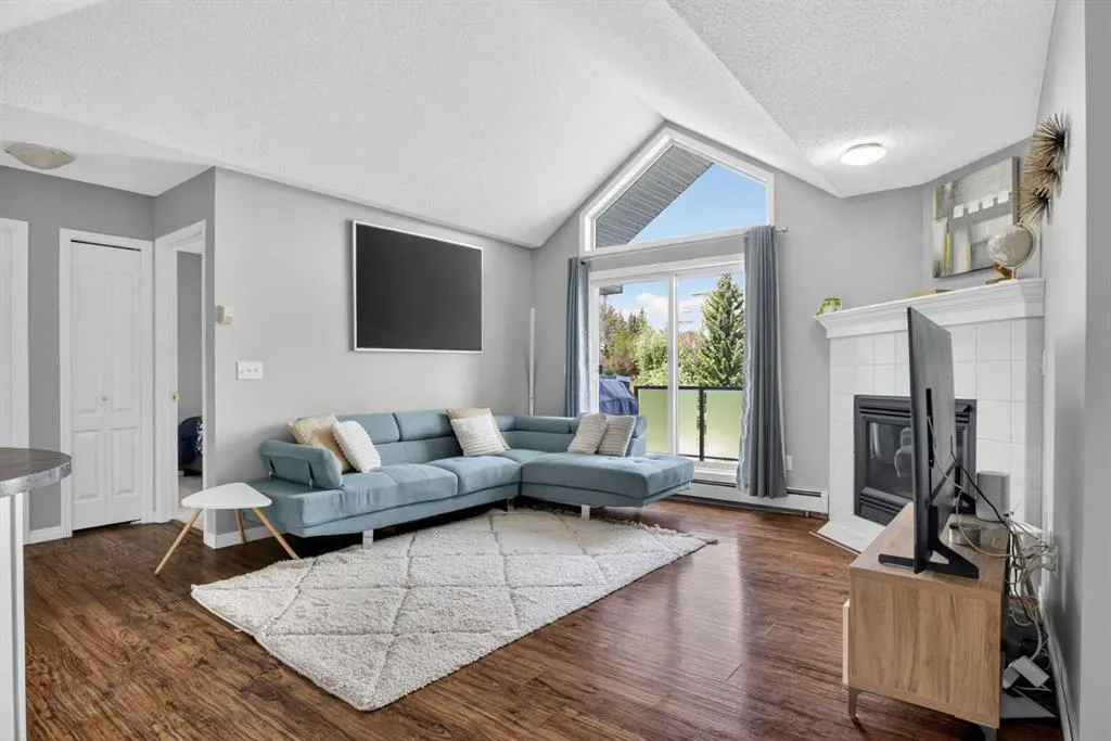 10 Sierra Morena Mews SW #418
