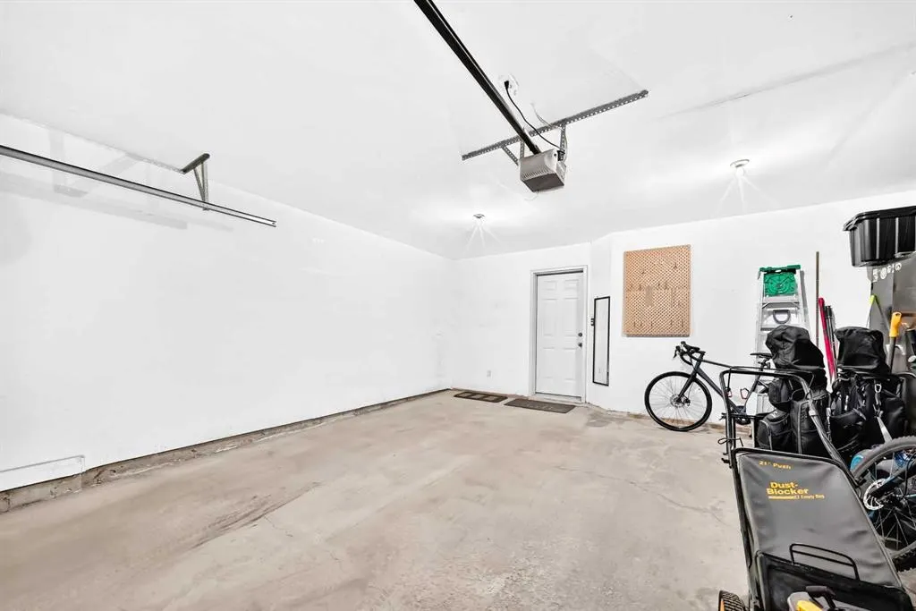 252 McKenzie Towne Link SE