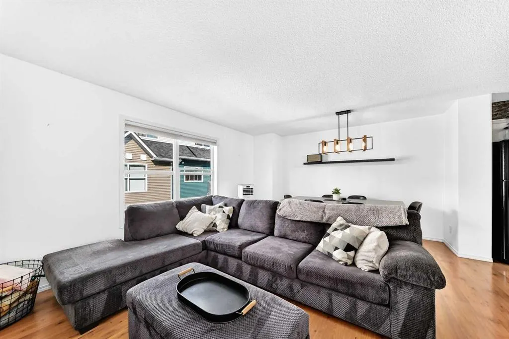 252 McKenzie Towne Link SE
