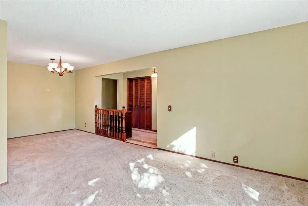652 Oakwood Place SW