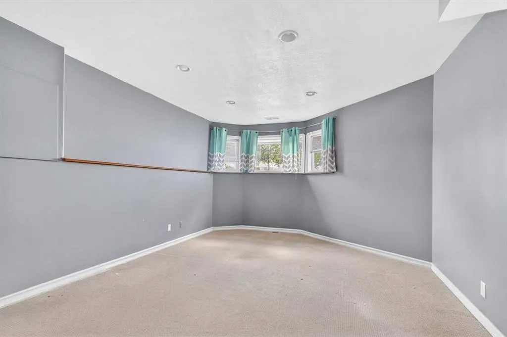337 Diefenbaker Drive