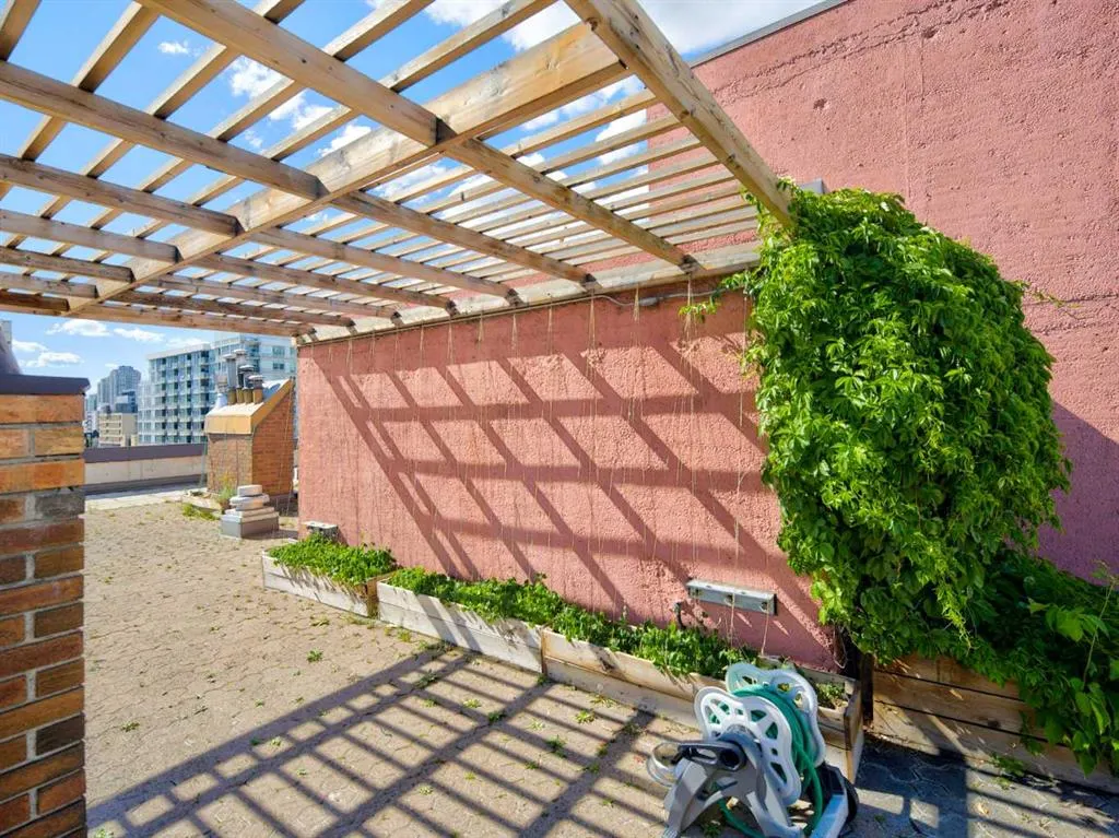 537 14 Avenue SW #703