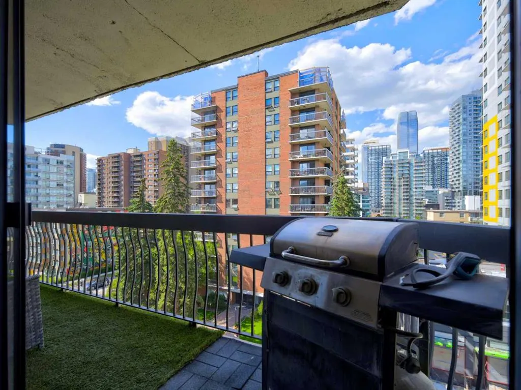 537 14 Avenue SW #703