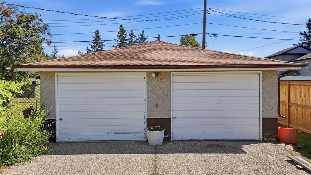 4015 39 Street