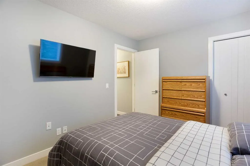 136 Rainbow Falls Glen