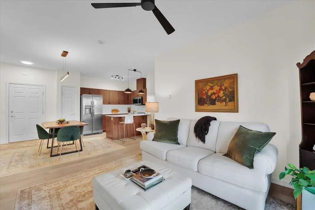 92 Crystal Shores Road #4410