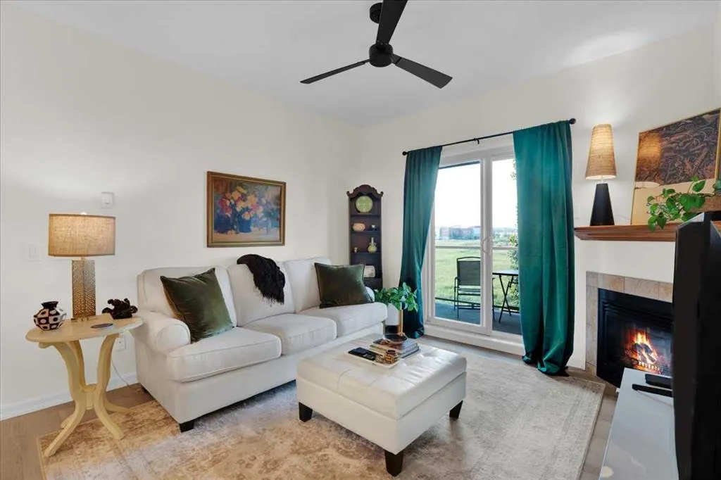 92 Crystal Shores Road #4410