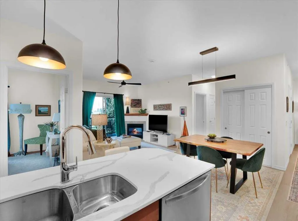 92 Crystal Shores Road #4410