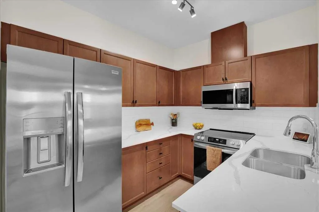 92 Crystal Shores Road #4410