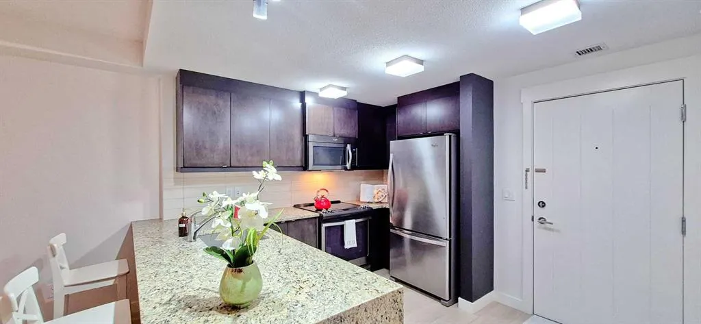 15 ASPENMONT Heights SW #206