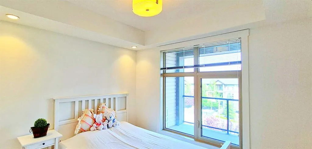 15 ASPENMONT Heights SW #206