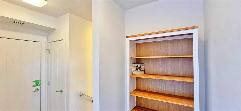 15 ASPENMONT Heights SW #206