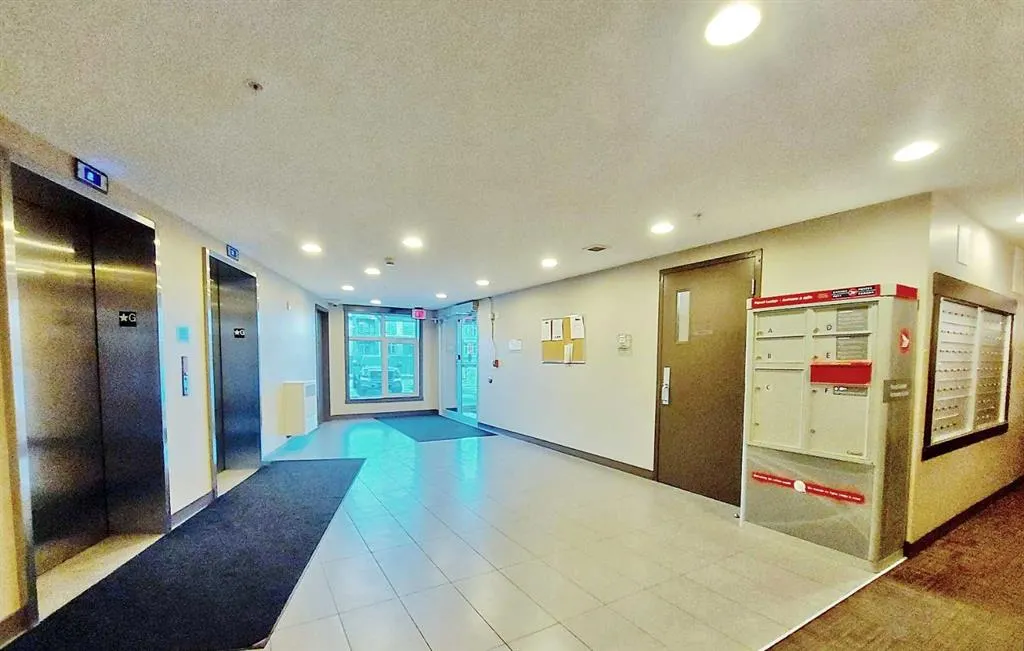 15 ASPENMONT Heights SW #206