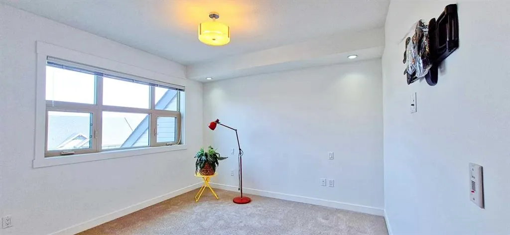 15 ASPENMONT Heights SW #206
