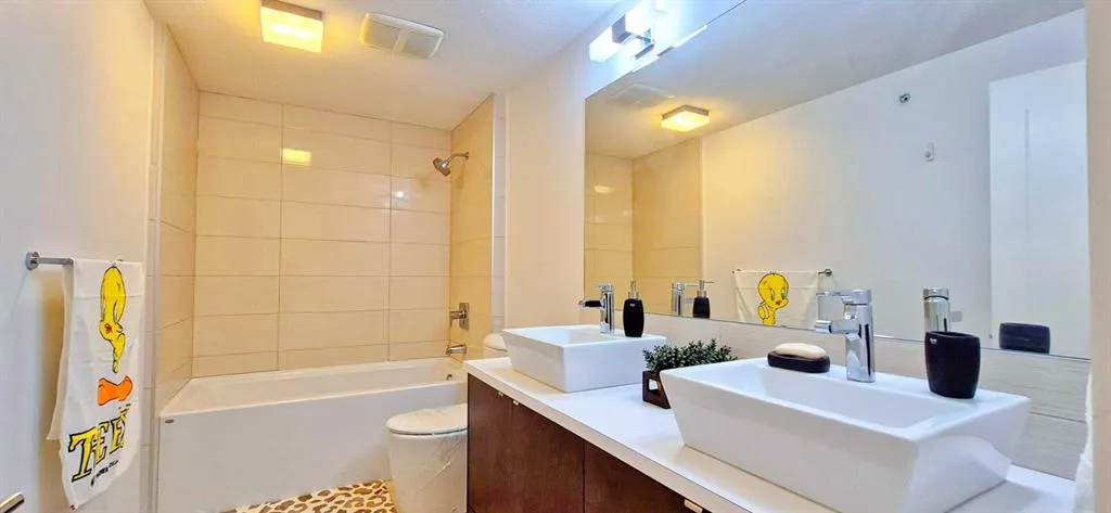 15 ASPENMONT Heights SW #206