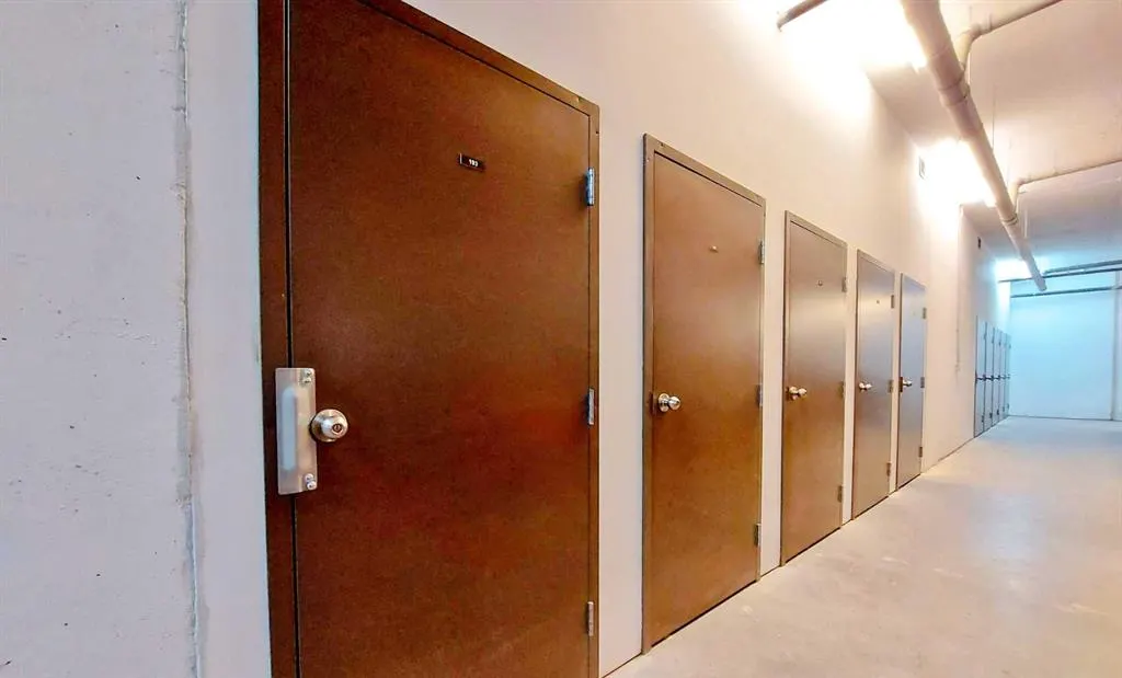 15 ASPENMONT Heights SW #206