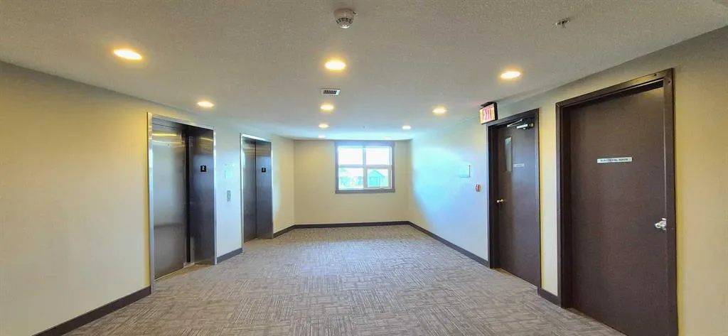 15 ASPENMONT Heights SW #206