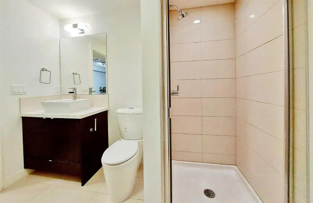 15 ASPENMONT Heights SW #206
