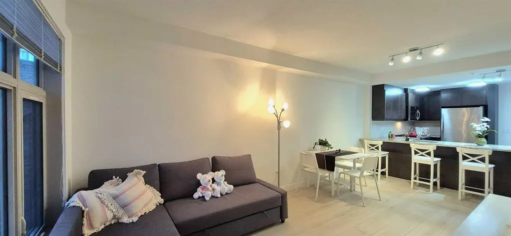 15 ASPENMONT Heights SW #206