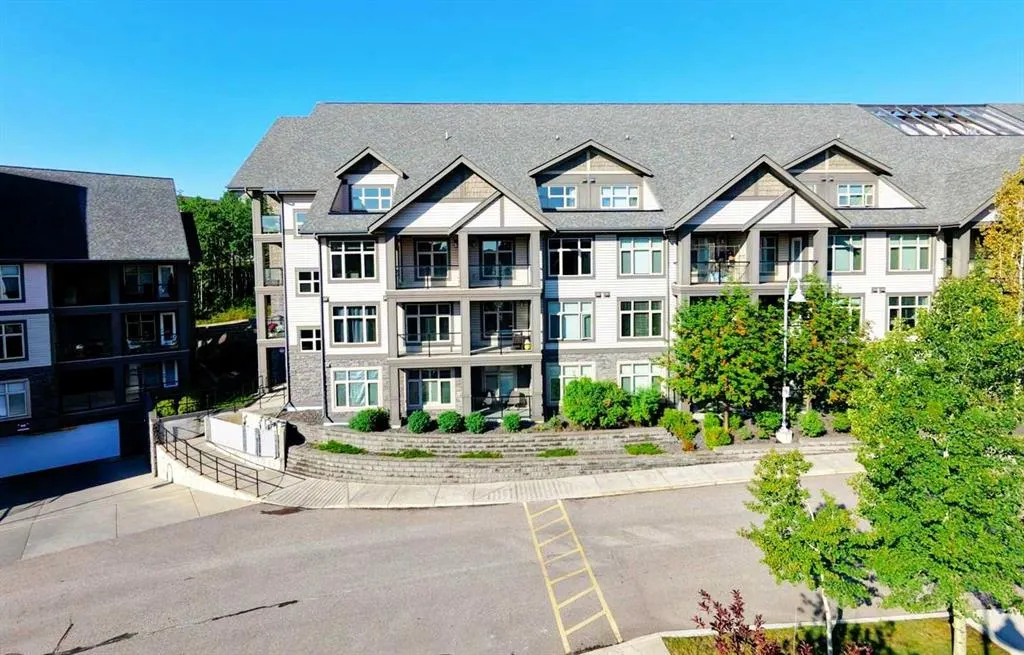 15 ASPENMONT Heights SW #206