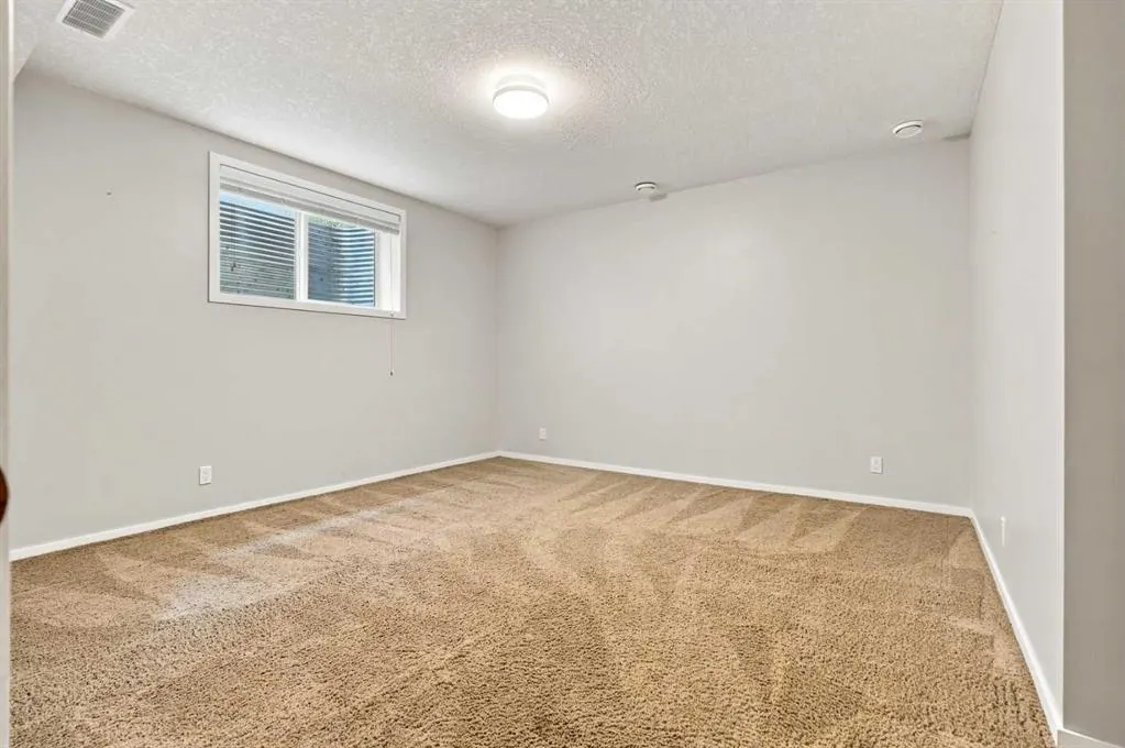 163 Cranarch Circle SE