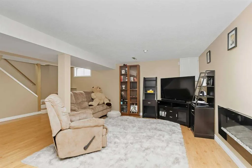 157 Rogers Crescent