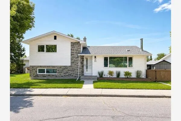 173 Cornwallis Drive NW