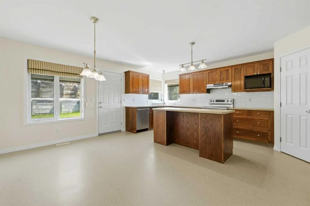 116 Rockyledge Crescent NW
