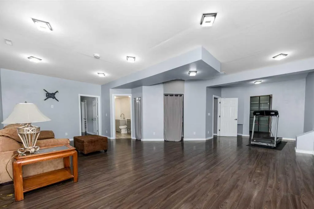 25 Prestwick Pond Terrace SE