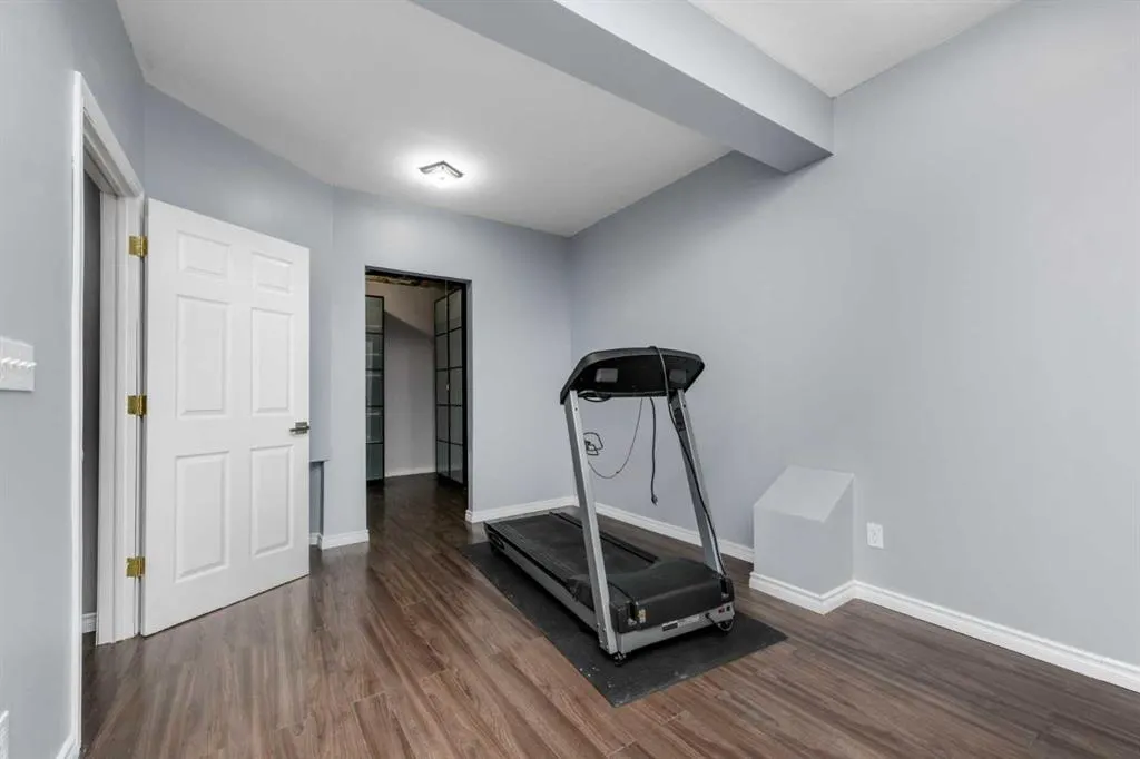 25 Prestwick Pond Terrace SE