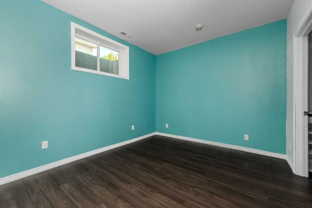 25 Prestwick Pond Terrace SE
