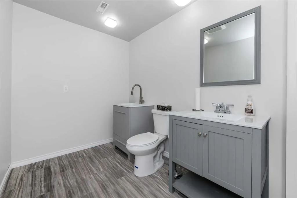 25 Prestwick Pond Terrace SE