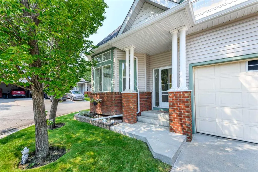 25 Prestwick Pond Terrace SE