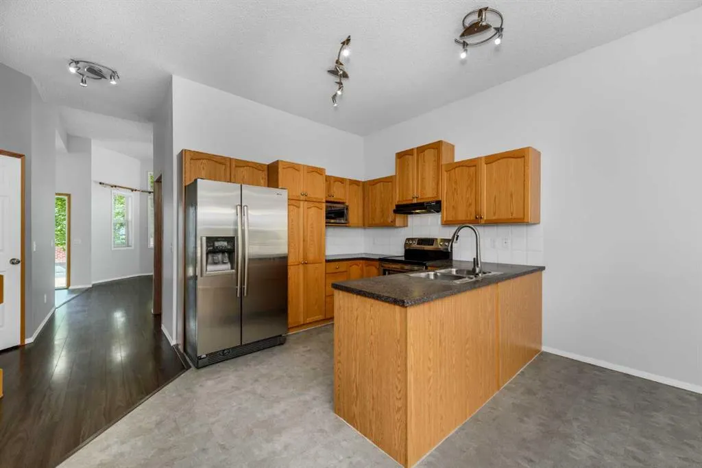 25 Prestwick Pond Terrace SE