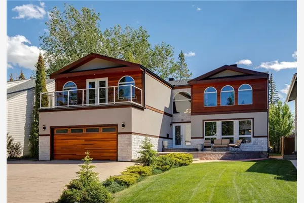 223 Pump Hill Crescent