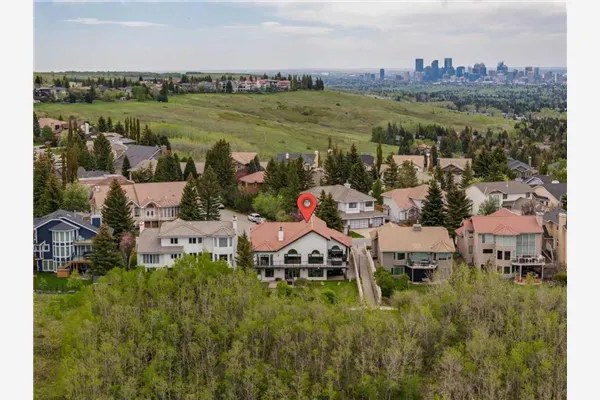 84 EDENSTONE Way NW