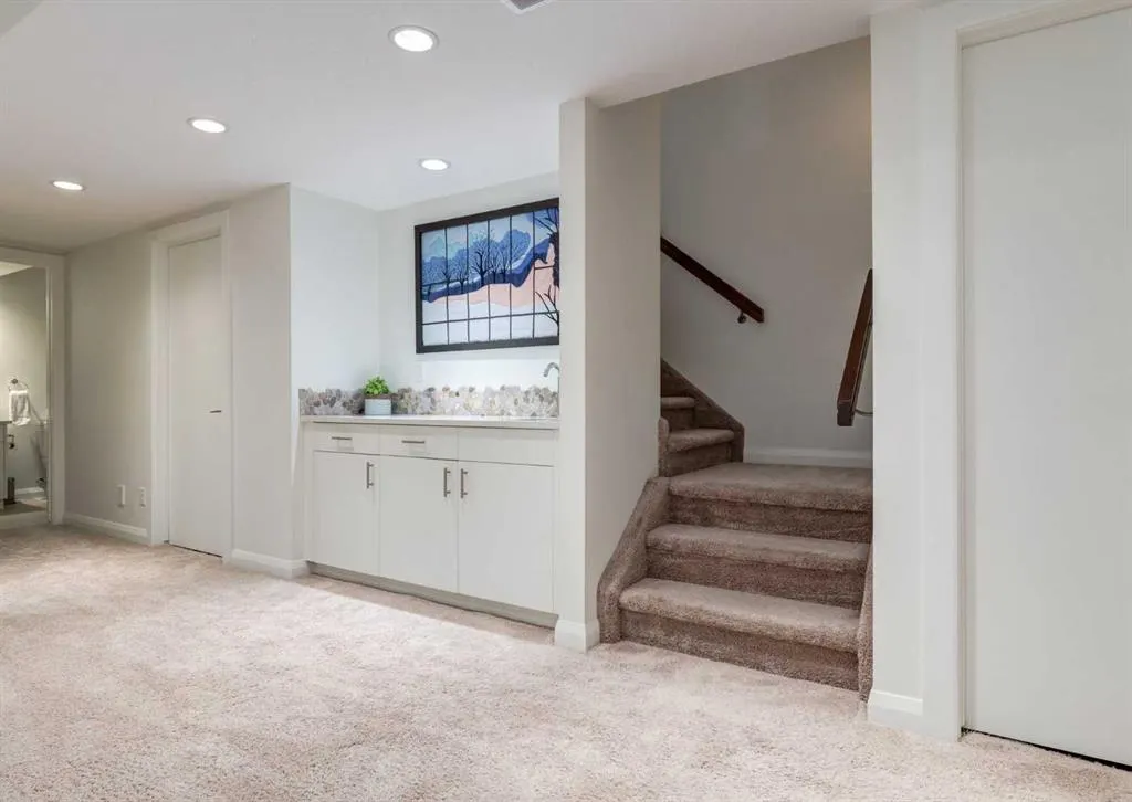 2427 2 Avenue NW #1