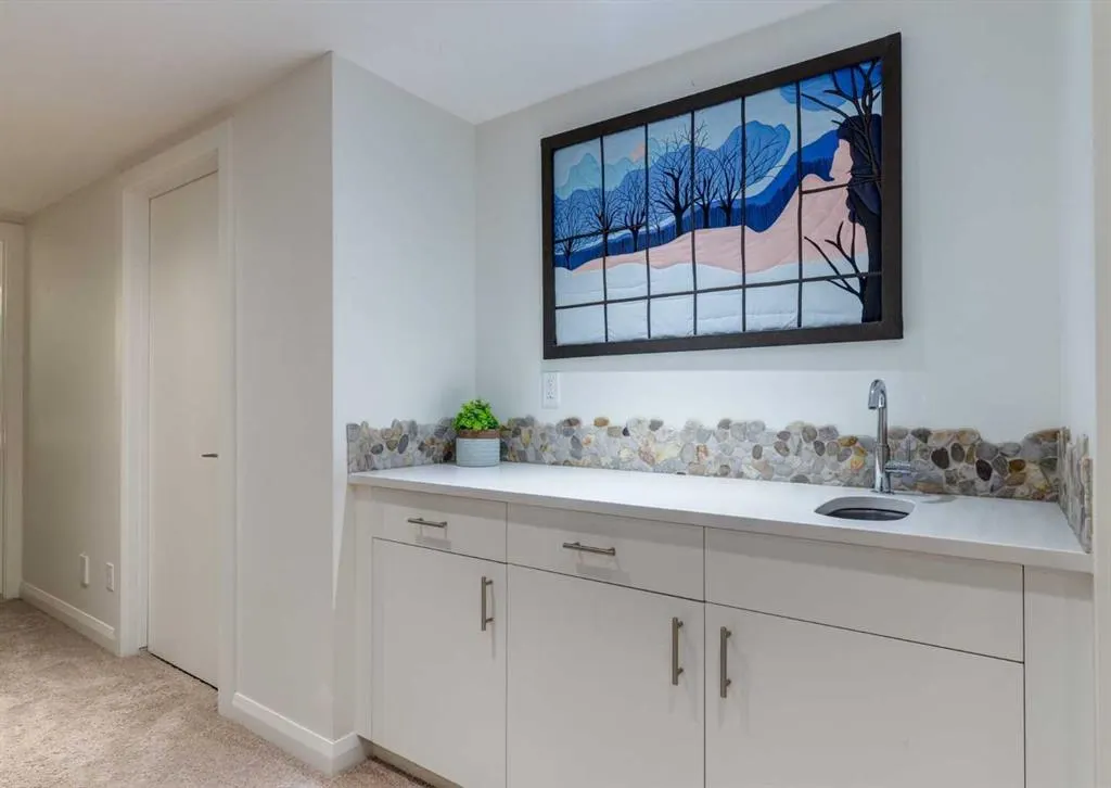 2427 2 Avenue NW #1