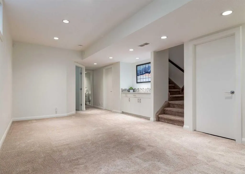 2427 2 Avenue NW #1