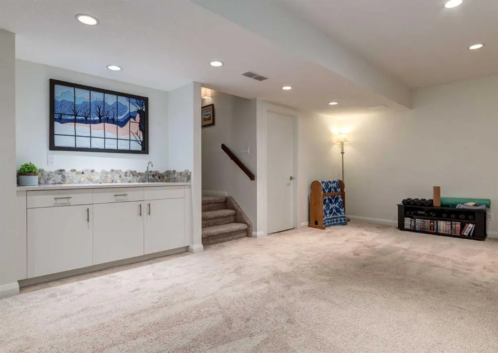 2427 2 Avenue NW #1