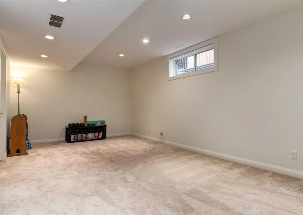 2427 2 Avenue NW #1