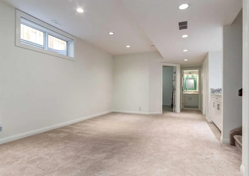 2427 2 Avenue NW #1