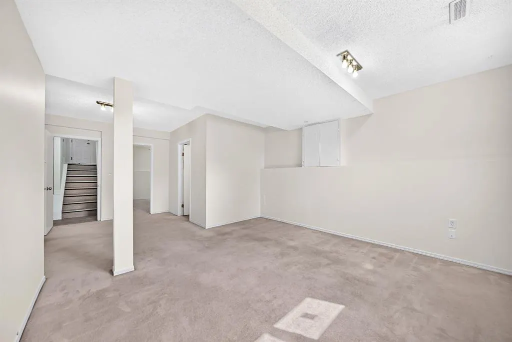 143 Applewood Drive SE