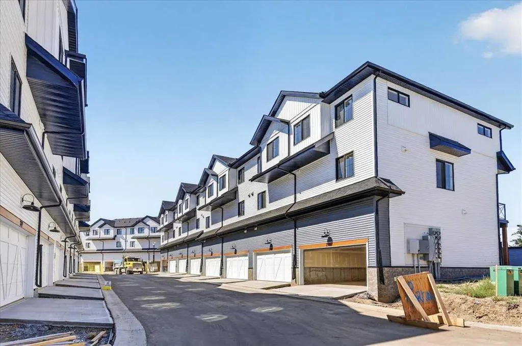1750 Rangeview Drive SE #201