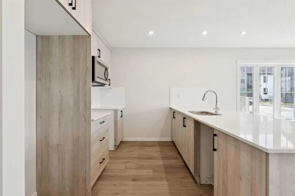 350 Mahogany Parade SE #1201
