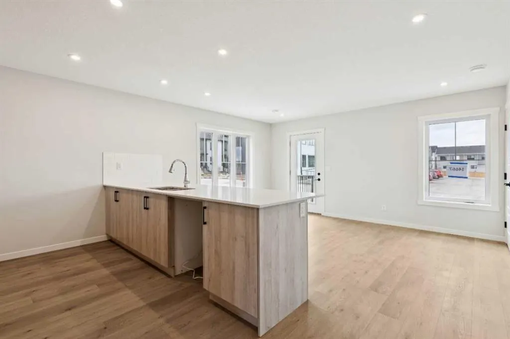 350 Mahogany Parade SE #1201
