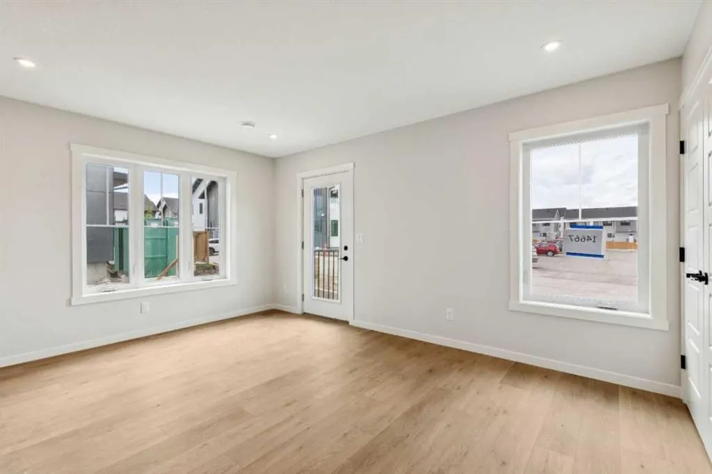 350 Mahogany Parade SE #1201