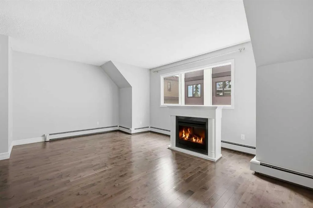 2115 35 Avenue SW #B