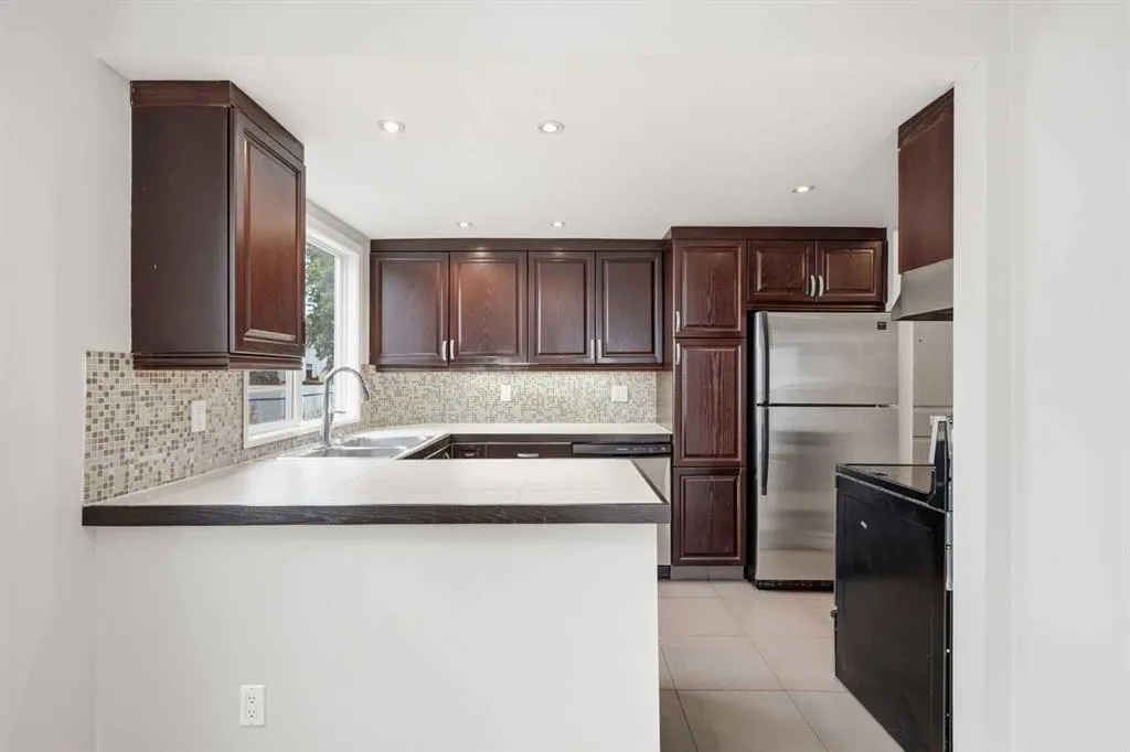 2115 35 Avenue SW #B